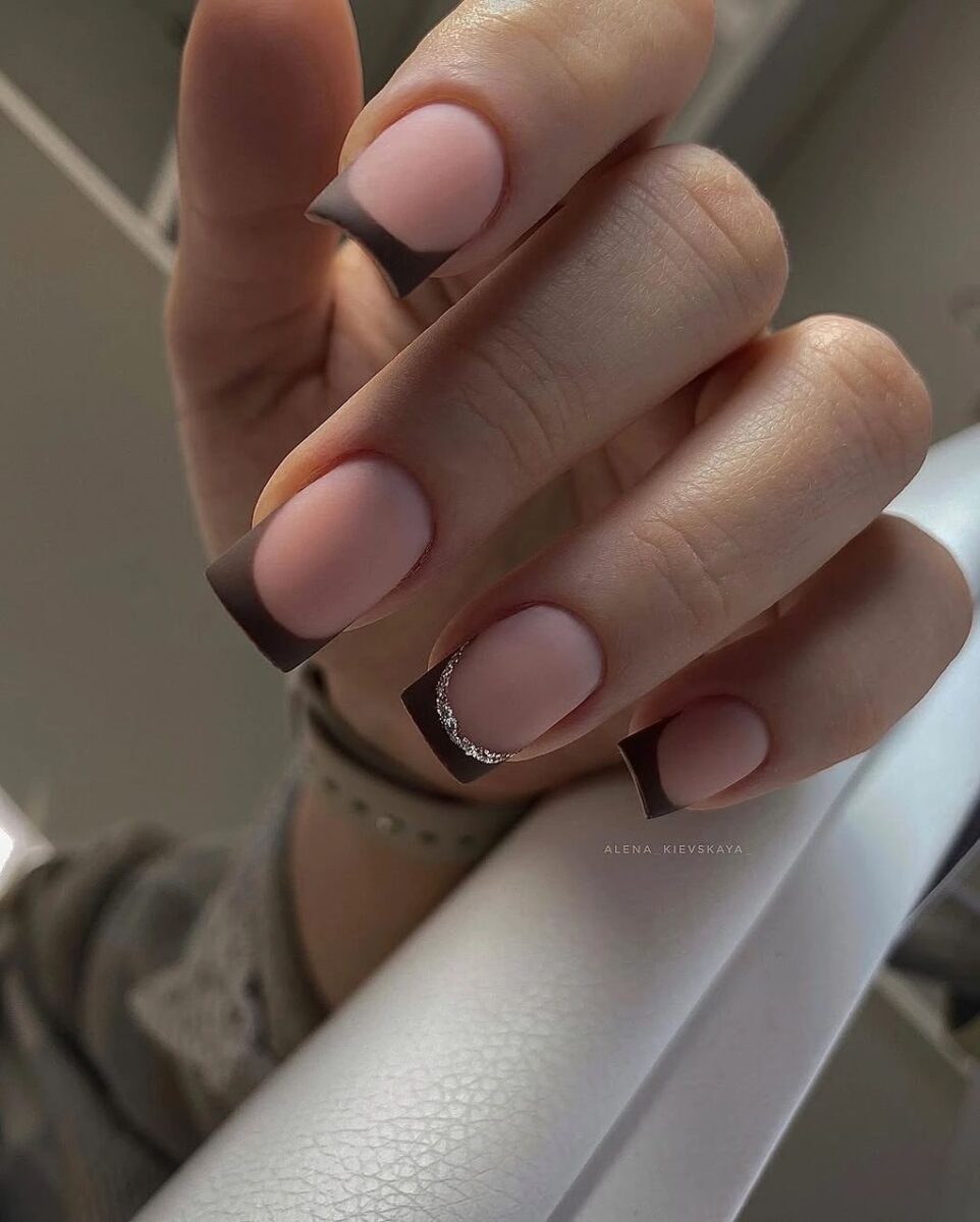 Short soft pink square nails with dark brown French tips