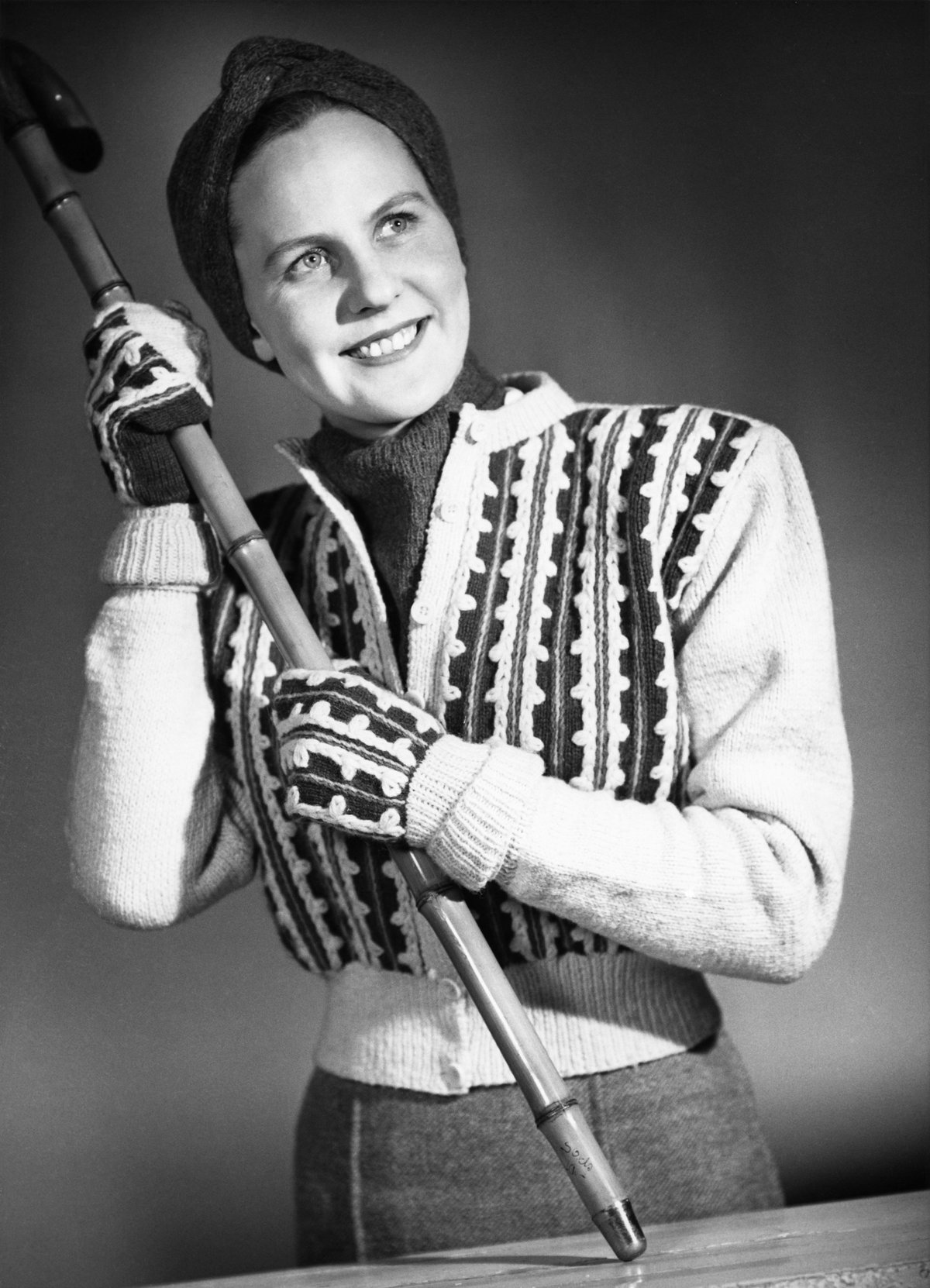 Fair Isle patterned cardigan with matching patterned gloves, 1944